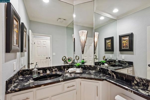 Bathroom, Dual Sink Vanities, Interior, Recessed Lighting