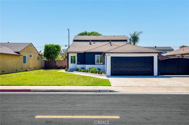 Attached, Exterior, Facade, Ranch