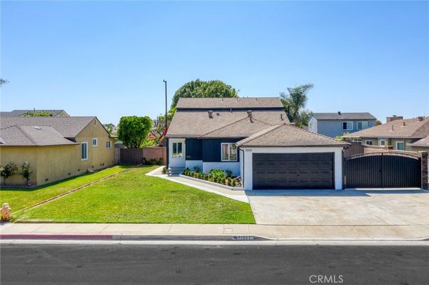 Attached, Exterior, Facade, Ranch
