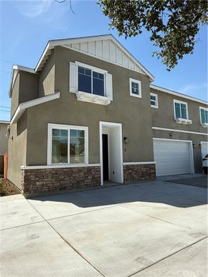 Attached, Exterior, Facade, Rowhouse
