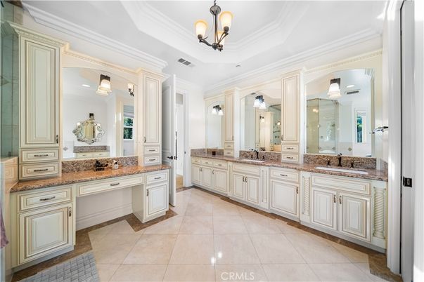 Bathroom, Dual Sink Vanities, Interior