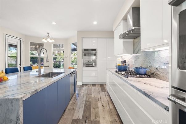 Chandelier, Interior, Kitchen, Marble Walls, Recessed Lighting, Stainless Steel Appliances, Wood Texture Flooring