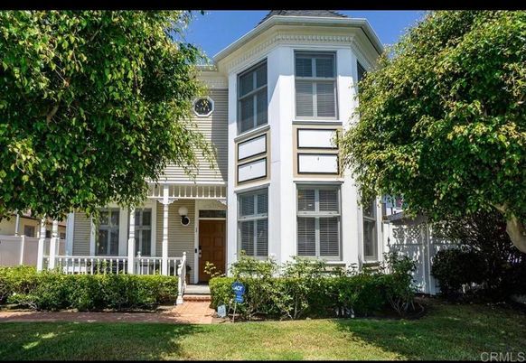 Exterior, Facade, Queen Anne Victorian