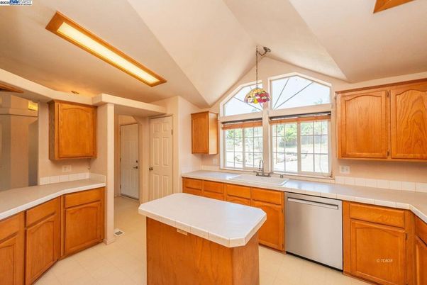 Interior, Kitchen, Pendant Lights, Tile Countertops