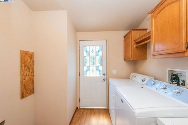 Interior, Washer, Wood Texture Flooring