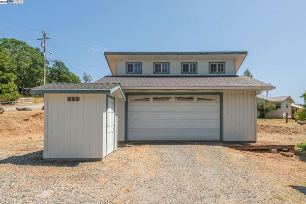 Detached Garage, Exterior
