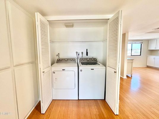 Interior, Utility Closets, Washer, Wood Texture Flooring