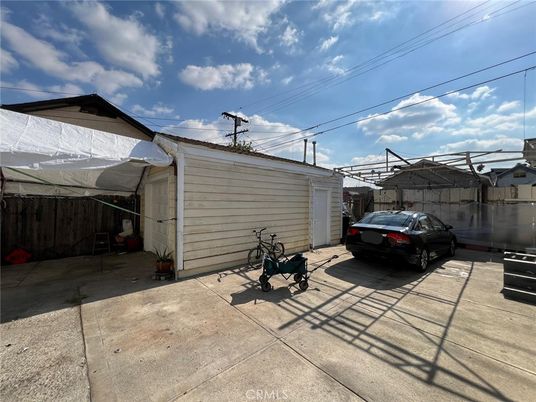 Exterior, Garage