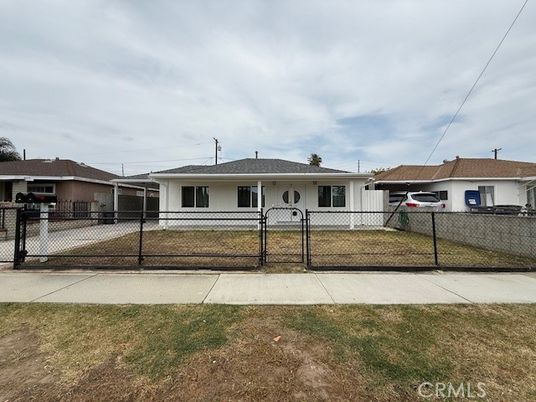 Attached, Exterior, Facade, Ranch