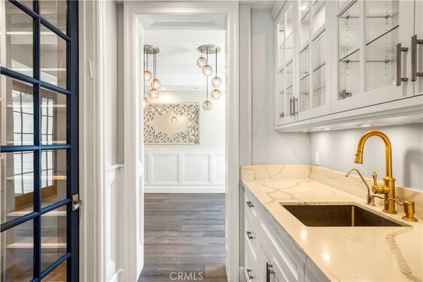 Interior, Pendant Lights, Wood Texture Flooring