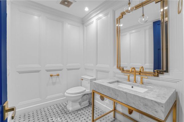 Bathroom, Interior, Recessed Lighting