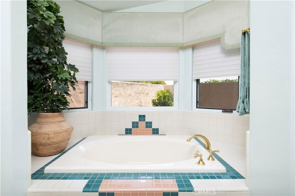 Bathroom, Interior, Tile Countertops