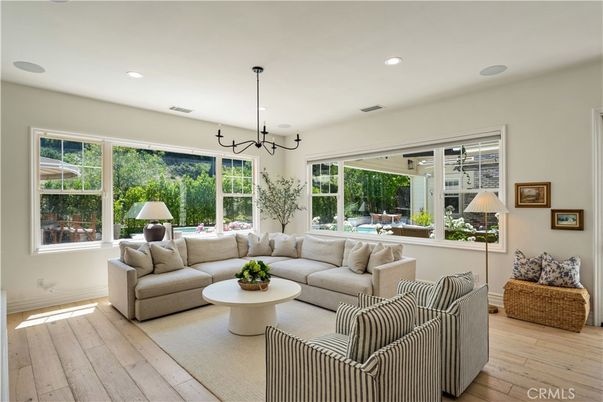 Interior, Living room, Pendant Lights, Recessed Lighting, Wood Texture Flooring