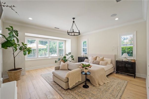 Interior, Living room, Pendant Lights, Recessed Lighting, Wood Texture Flooring