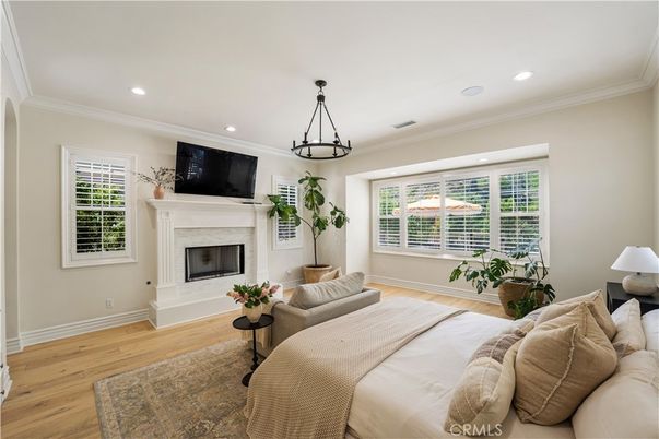 Bedroom, Fireplace, Interior, Pendant Lights, Recessed Lighting, Wood Texture Flooring