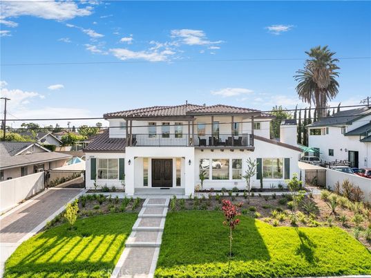 Backyard, Exterior, Facade, Mediterranean