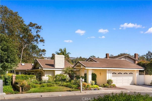 Attached, Exterior, Facade, Ranch