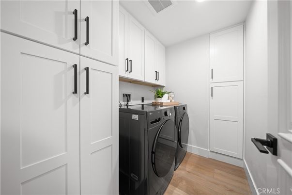 Interior, Washer, Wood Texture Flooring