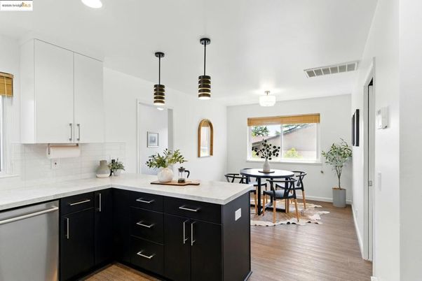 Dining room, Interior, Kitchen, Pendant Lights, Recessed Lighting, Wood Texture Flooring
