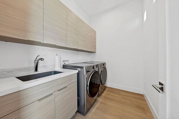 Interior, Washer, Wood Texture Flooring