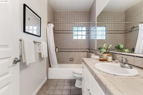 Bathroom, Interior, Tile Countertops