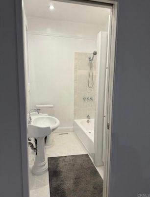Bathroom, Interior, Recessed Lighting