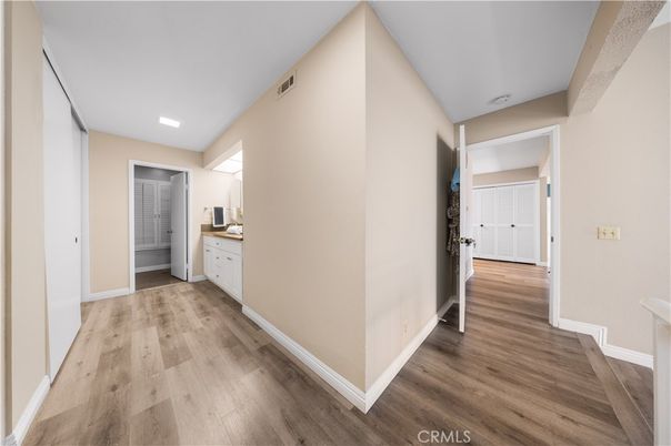 Interior, Recessed Lighting, Wood Texture Flooring