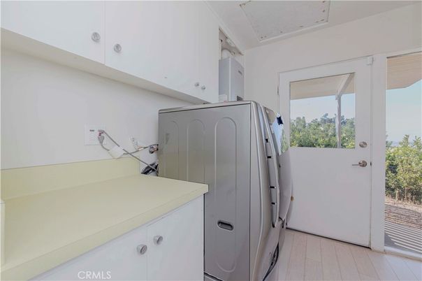 Interior, Washer, Wood Texture Flooring
