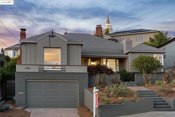 Attached, Exterior, Facade, Solar Panels, Mediterranean