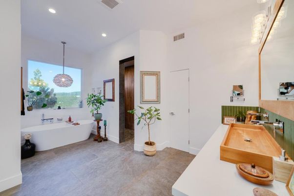 Bathroom, Free Standing Baths, Interior, Pendant Lights, Recessed Lighting