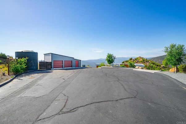 Detached Garage, Exterior