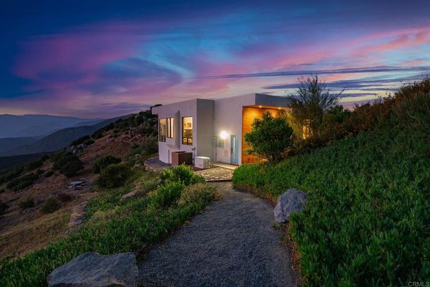 Exterior, Facade, Modern