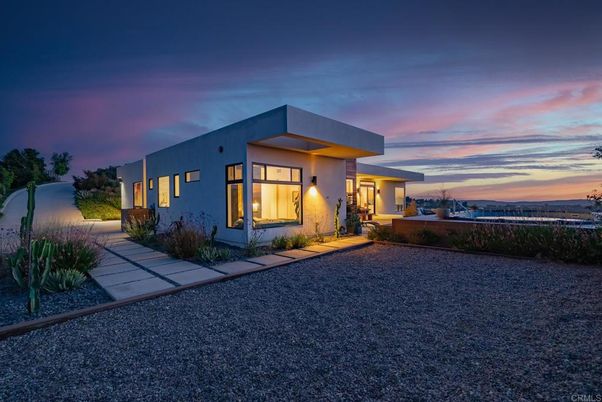 Backyard, Exterior, Facade, Modern