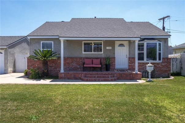 Attached, Backyard, Exterior, Facade, Brick Facade, Cape Cod