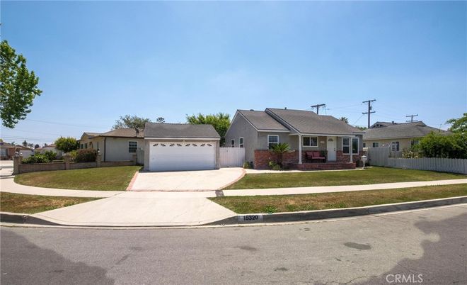 Attached, Exterior, Facade, Ranch