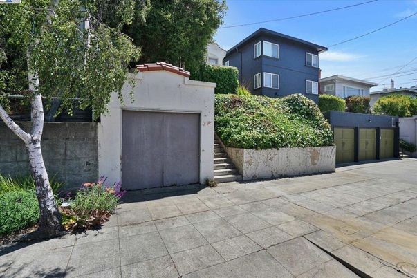 Detached Garage, Exterior