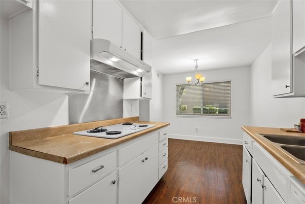 Chandelier, Interior, Kitchen, Wood Texture Flooring