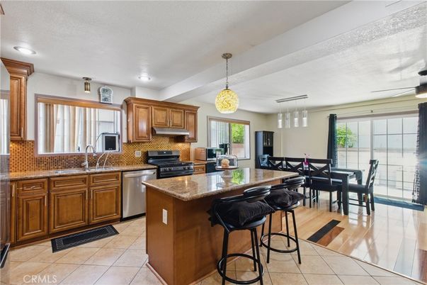 Dining room, Interior, Kitchen, Pendant Lights, Recessed Lighting, Stainless Steel Appliances