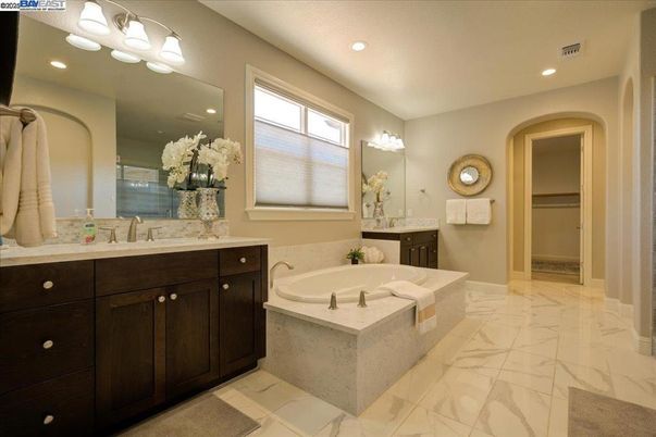 Bathroom, Dual Sink Vanities, Interior, Marble, Recessed Lighting