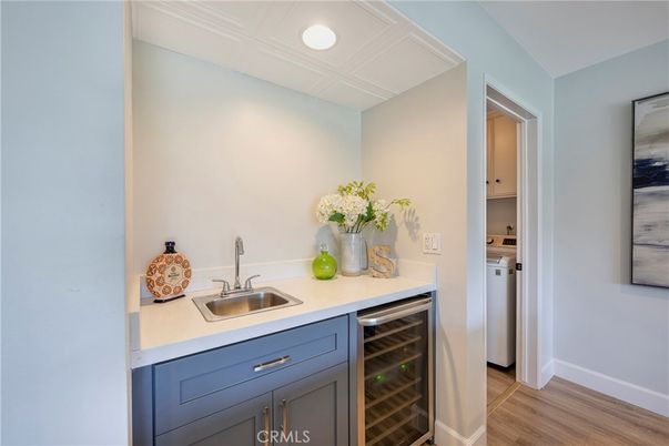 Interior, Recessed Lighting, Washer, Wood Texture Flooring