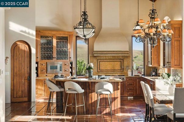 Chandelier, Dining room, Interior, Kitchen, Pendant Lights