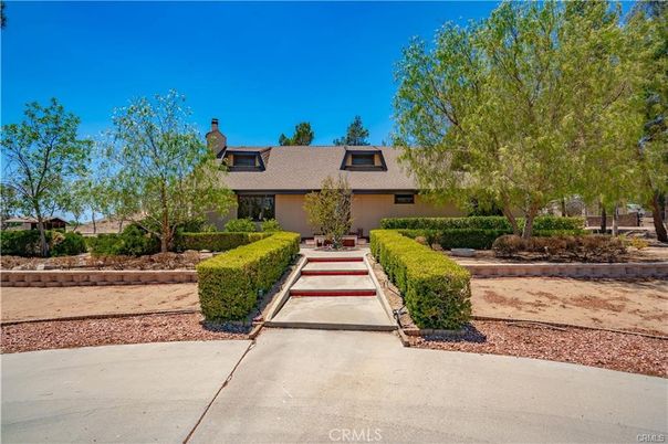 Exterior, Facade, Ranch