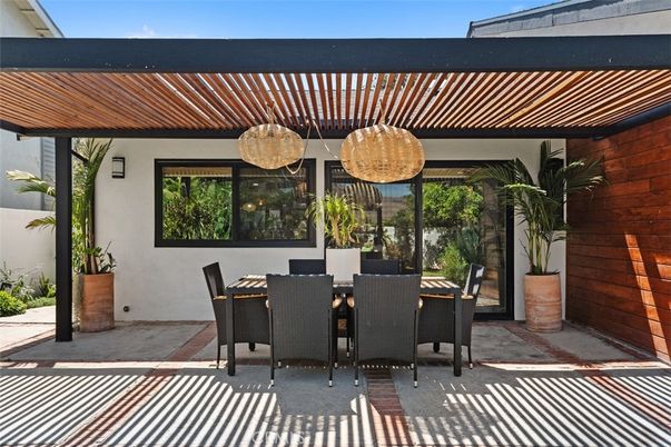 Dining room, Exterior, Pendant Lights