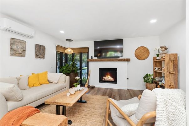 Fireplace, Interior, Living room, Pendant Lights, Recessed Lighting, Wood Texture Flooring