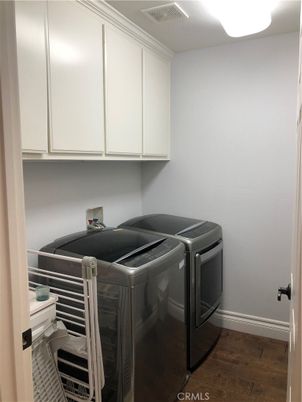 Interior, Washer, Wood Texture Flooring