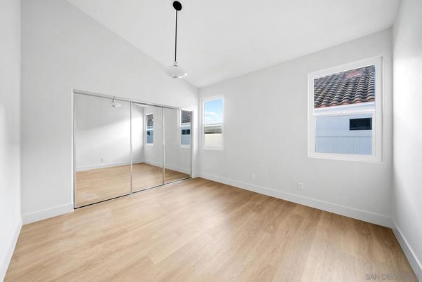 Empty room, Interior, Pendant Lights, Wood Texture Flooring