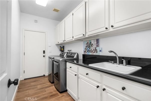 Interior, Washer, Wood Texture Flooring