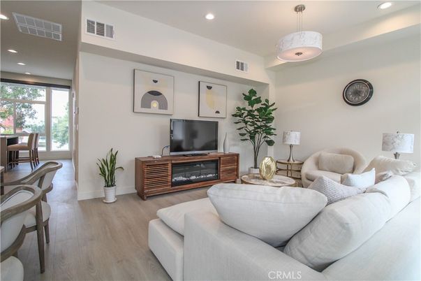 Interior, Living room, Pendant Lights, Recessed Lighting, Wood Texture Flooring