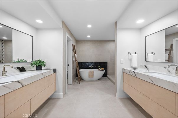 Bathroom, Dual Sink Vanities, Free Standing Baths, Interior, Recessed Lighting