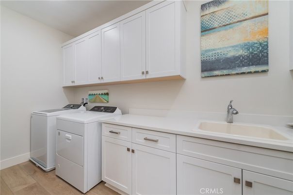 Interior, Washer, Wood Texture Flooring